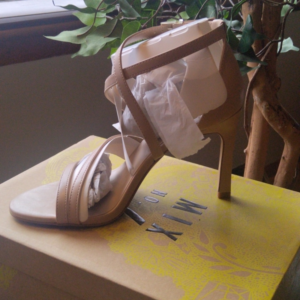 Shoes - Picture 3 of 4